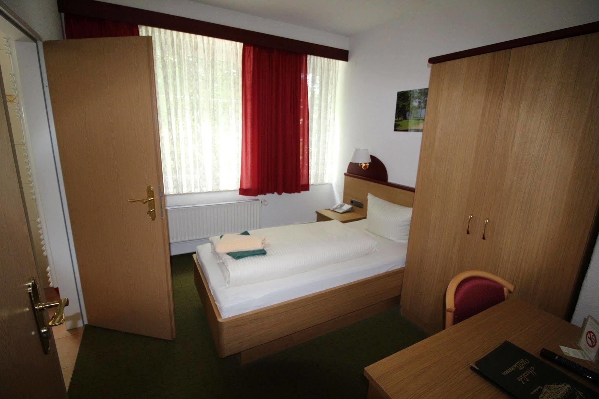 Hotel Carstens Бордесхолм Екстериор снимка
